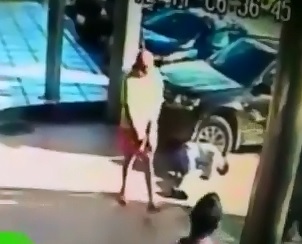 Man Hit from Behind with Brass Knuckles Dies on the Spot 