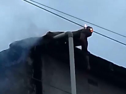 Vicious Electrocution..Man is Fried until the Volts Stop, inj the head 