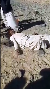 Justice Dished out in the Desert..2 Thieves are Caught and Beaten in the Sand  