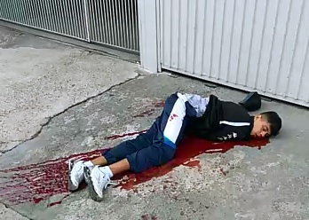 Thief Bleeds Out Very Fast after taking Bullet from Off Duty Cop (2 Angles) 