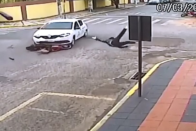 Motorcyclist does a Propeller Flip Mid-Air after T-Bone Collision at Intersection 