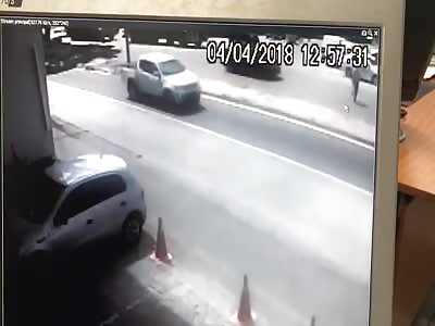 Off Duty Cop Shot Dead trying to Stop Bank Robbery..It Didn't Work 