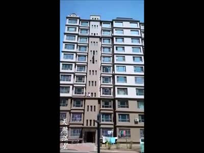 New Brutal Suicide shows Man Hit the Overhang of the Building on the Way Down 