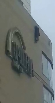 A Mans Rollover Suicide Caught on 2 Cameras 