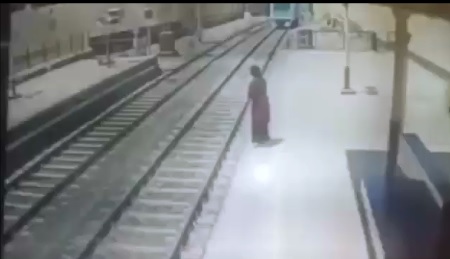 A Woman's New Suicide in the Subway Station 