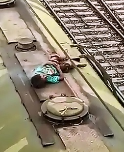 Kid Messing around on a Train was Electrocuted to Death, Still Smokin
