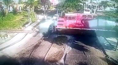 WoW....Oblivious Woman is Killed by Train 