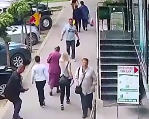 Drunk Tough Guy Random Attack on Two Women ...