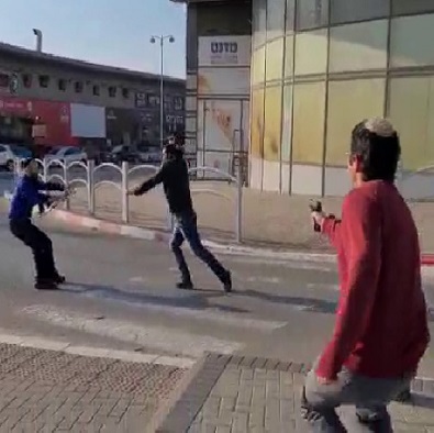 Beersheba: Muslim trash Shot Dead after Four Israelis Killed In Knife Attack 