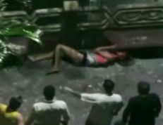 Woman Beaten by Group of Men and Police Do Nothing