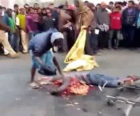 Cyclist Crushed by Truck Woman Tries Taking some Souvenirs 