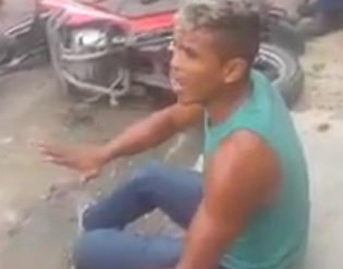 Thief gets beaten and is knocked out with a kick to the face