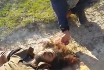 Iraqi Soldiers Setting Fire to DAESH Memebers