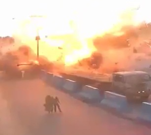 8 Killed when Suicide Bomber Detonates Car Near the Mogadishu Port