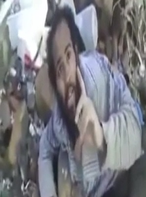 Libyan Man is Executed by DAESH with Machine gun