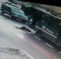 Head Crush by Bus Wheel Suicide (Better Version)