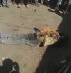 Thief Set on Fire by Crowed Turns into One Big Fire Ball