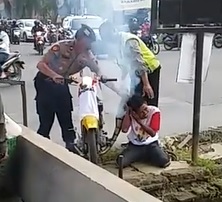 Police Give Unusual Punishment to Kid