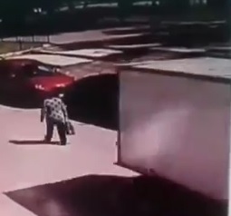 Box Truck Doesn't See the Pedestrian (CRUSHED)