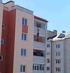 That's not how you hang on..