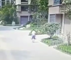 FINAL DESTINATION:  Falling Window Crushes Man