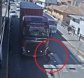 Whoops! Don't Walk In front of a Truck That Can't See You