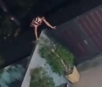 Moronic Clumsy Burglar Ends Up Unconscious 