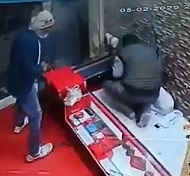 Dude Shot Dead in Store