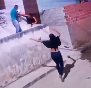 Brutal Stabbing after Chase.. Crying Girlfriend.