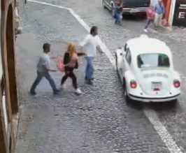Purse Thief Receives Brutal Instant Karma 