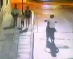 Brave Girl with Her Kid Fights Off Scumbag Thief 