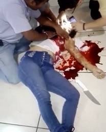 Pretty Girl Stabbed to Death in Mall... DAMN! 