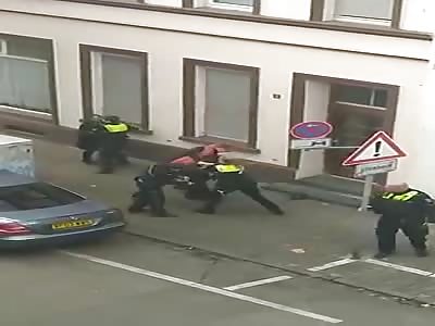 TUNESIAN MIGRANT VS GERMAN POLICE