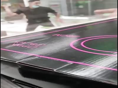 Fight at the supermarket 