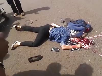 (New angle)Woman Dies With His Head Crushed By A Bus 