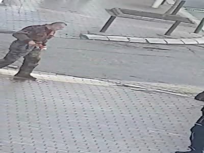 Hombre se corta el cuello