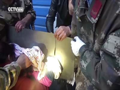 GIRL GETS HER FINGER STUCK IN FOUNTAIN HOLE