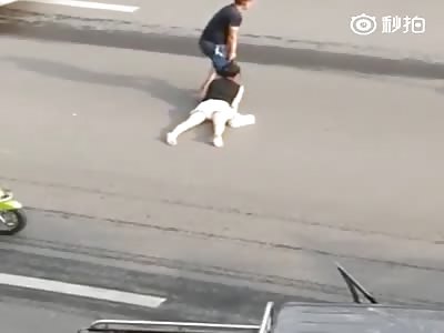 NEANDERTHAL MAN ATTACKS AND WOMAN SCREAMS FOR HELP WHEN BEING HAIR DRAGGED ACROSS STREET