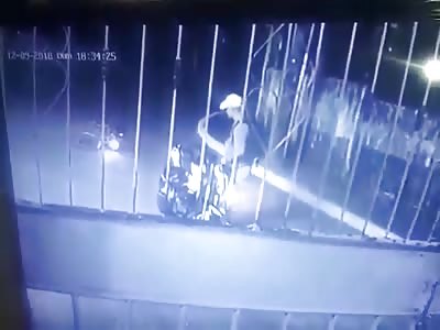 THIEF KILLS A POLICEMAN AND HURTS OTHER (FULL VIDEO)