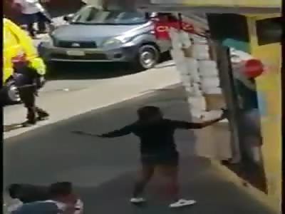 TWO LADYS WITH STABS FIGHTING