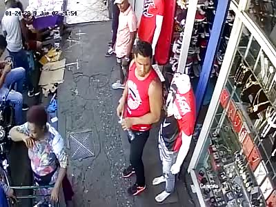 MAN BEING KILLED BY BRUTAL MACHETE ATTACK