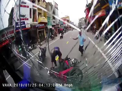 NOW THIS IS A REALLY SHOCKING HEAD ON COLLISION