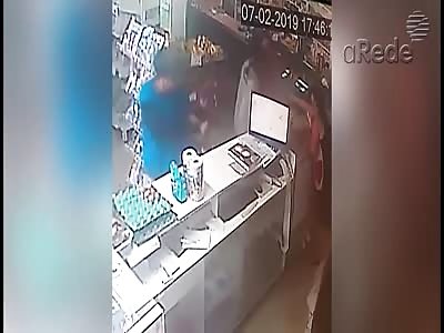 POOR WOMAN: TWO SHOTS ON FACE DURING THEFT