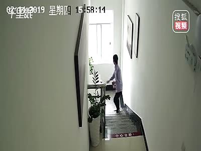  MAN JUMPING TO HIS DEAT FROM 8TH FLOOR OF THE HOTEL