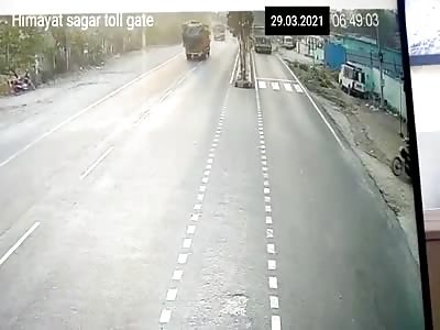 MOTORCYCLE RIDER TRIGGERS COLLISION