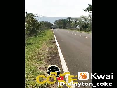 IDIOT LOSES CONTROL OF THE MOTORCYCLE 