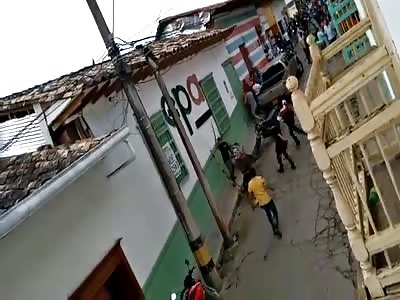 MACHETE FIGHT ON A RESIDENCIAL STREET