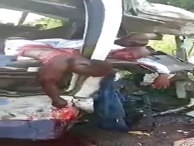 SEVERAL PEOPLE KILLED AND INJURED IN AN ACCIDENT 