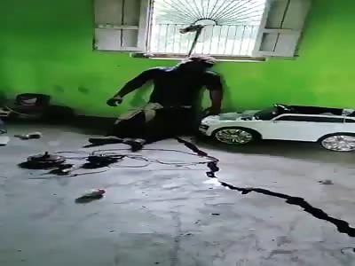 SHORT VIDEO SHOWS MAN THAT HANGED HIMSELF