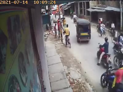 TEEN BIKER SLIPPED, HIT HIS HEAD ON  ANOTHER MOTORCYCLE